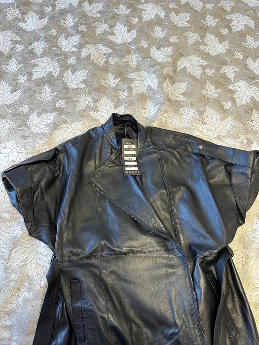 Кожаный длиный жилет