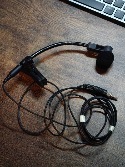 Sennheiser G3 wireless microfon belt-pack in ear