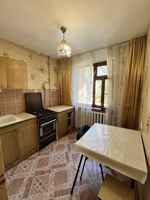 Продам 1 ком кв 33 м2 в районе универмага