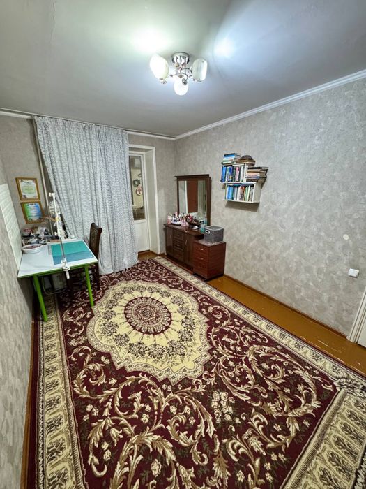 chilonzor naqqoshlikda  bti yonida 3 xonali uy sotiladi 1 etajda