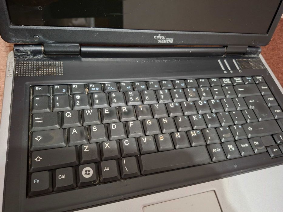 Laptop Fujitsu Siemens Amilo (nu se deschide)