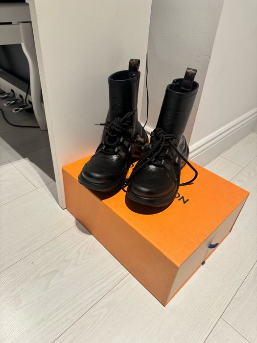Louis Vuitton Black Matte Rubber Archlight