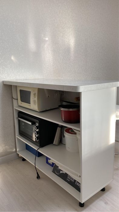 Барный стол с двумя стульями