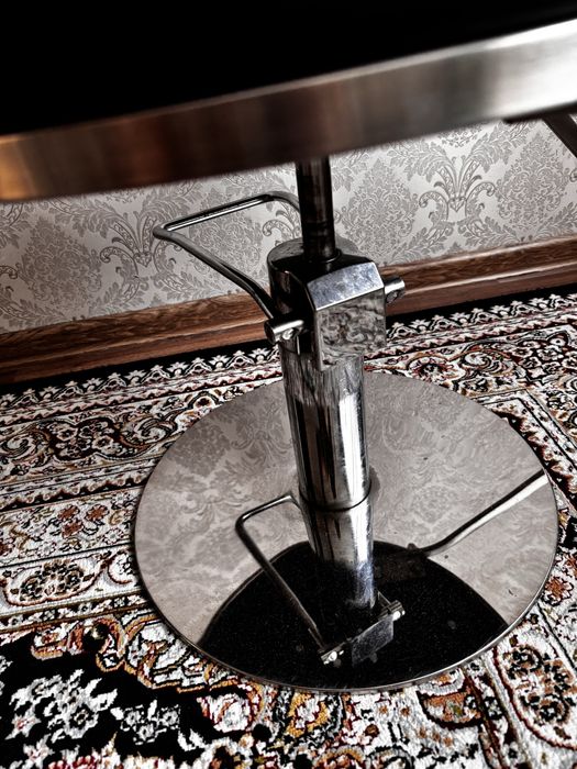 Продам кресло для парикмахера