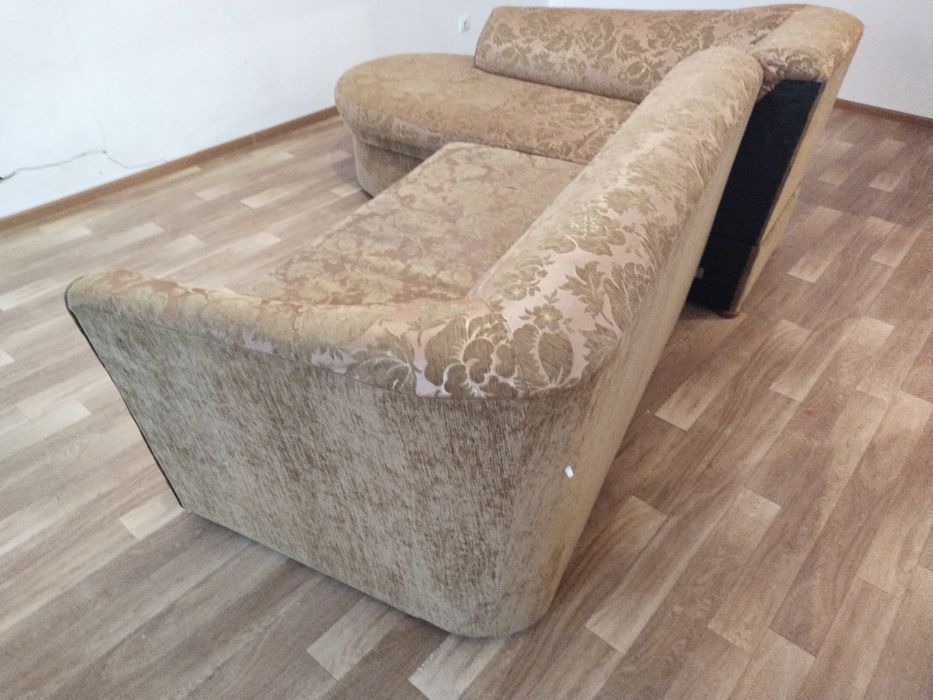 Отдам бесплатно угловой диван