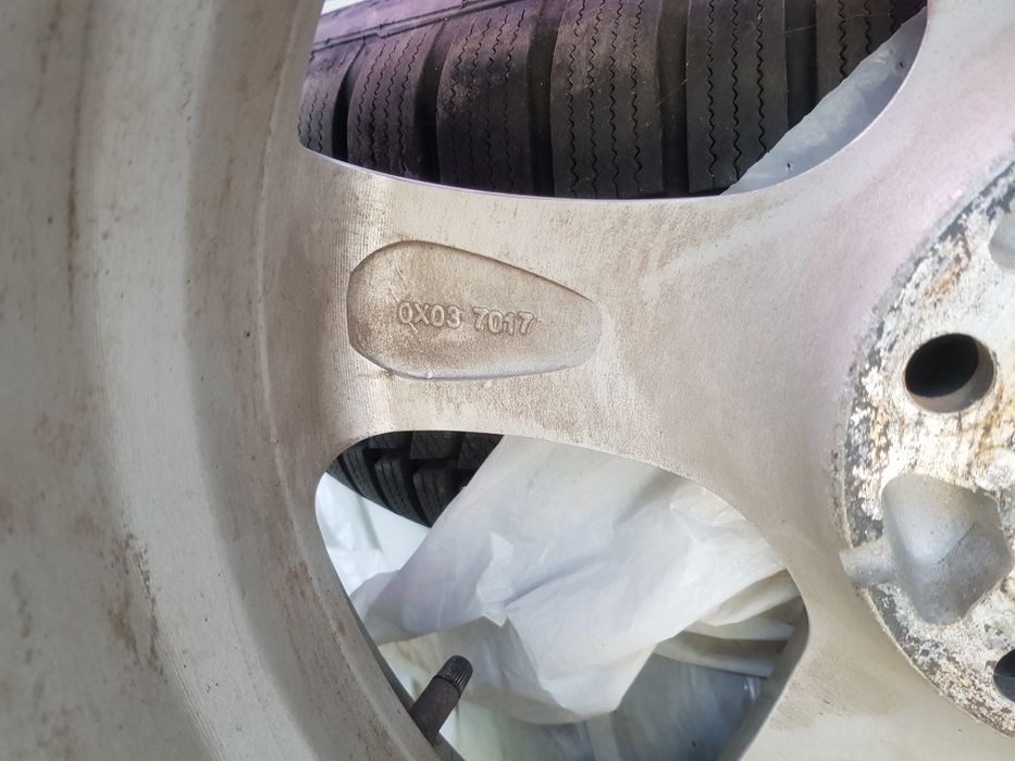 Продавам джанти със зимни гуми 225/65/17 Continental за Тойота Рав 4