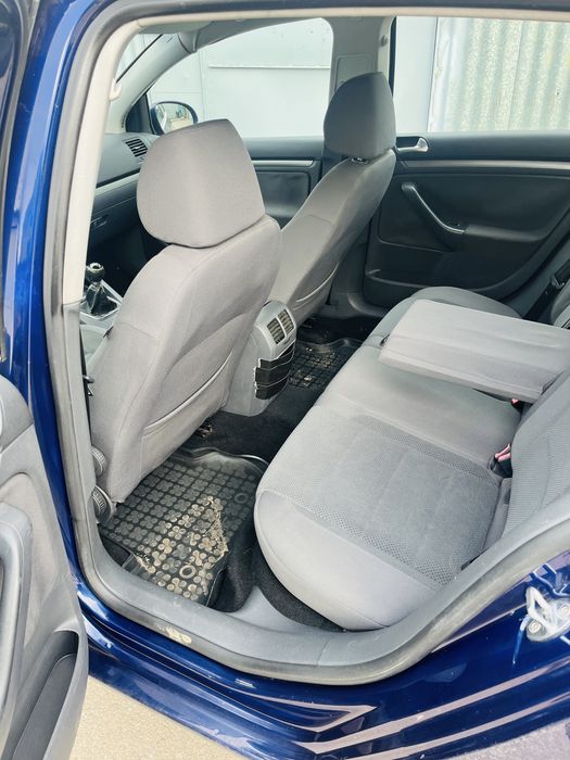 Vand golf 5 anul 2006