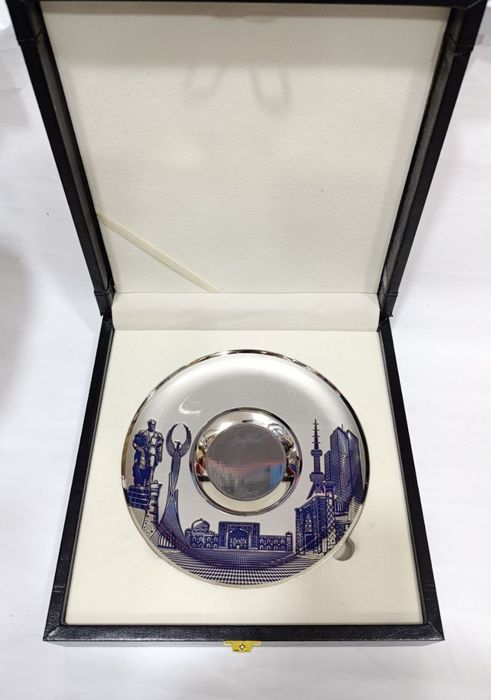 Наградная тарелка в коженнос футляре