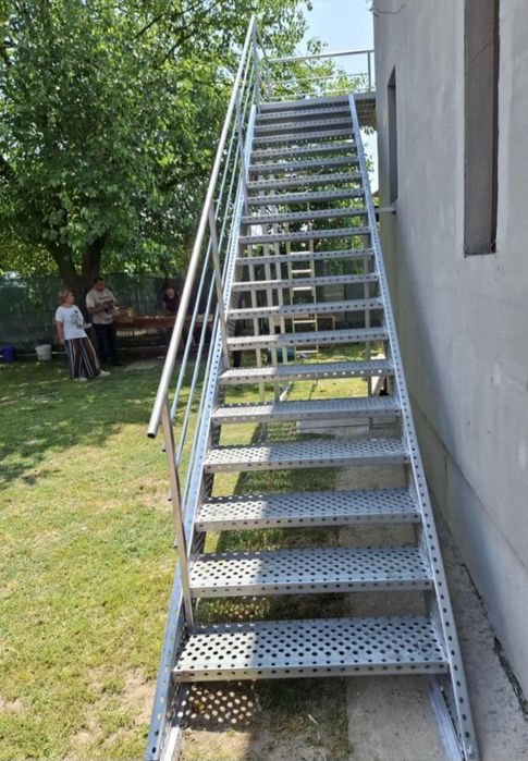 Scări metalice zincate