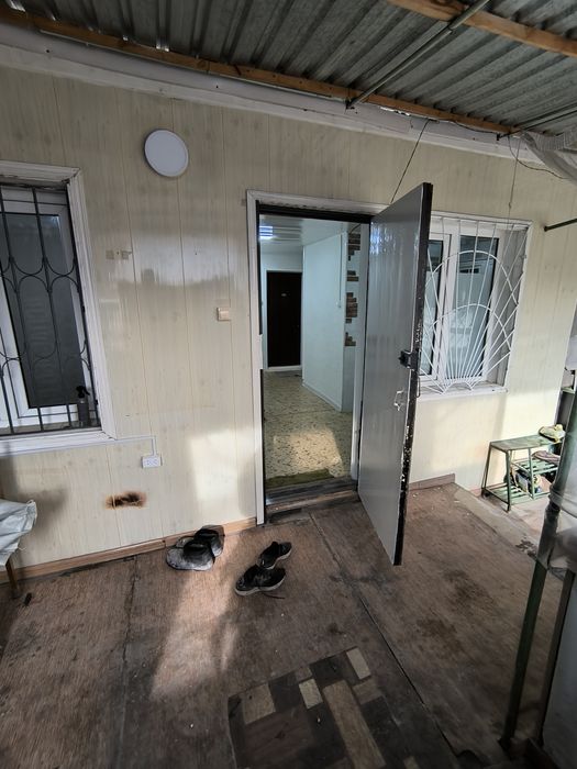 2 комнатную квартиру. 1/2 в деревянном доме.' выход в город въезд авто