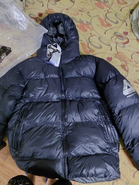 Продам куртку Palace