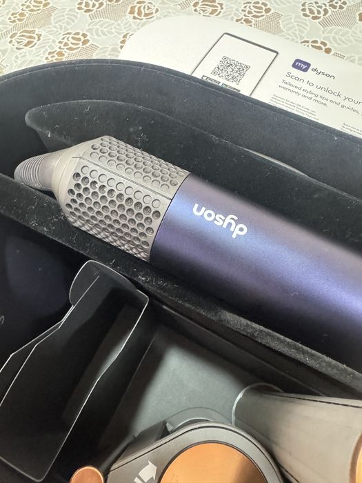 DYSON airwrap cu 6 accesorii
