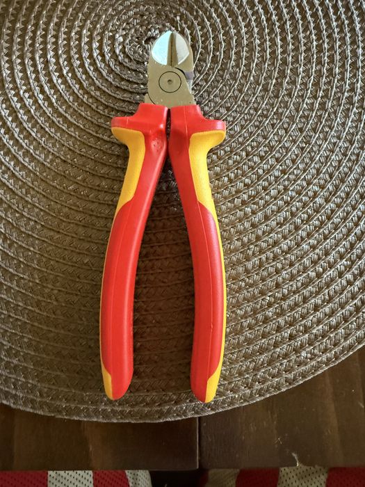Клещи Knipex.