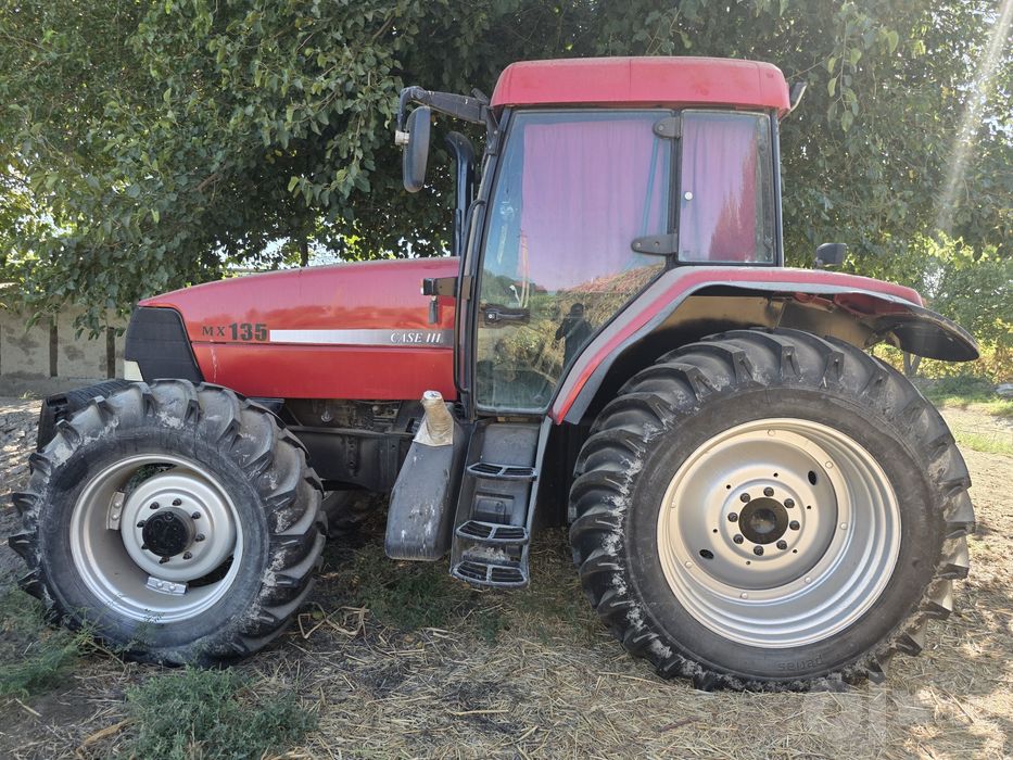 Трактор. Мx 135 case sotiladi. 2002 йил