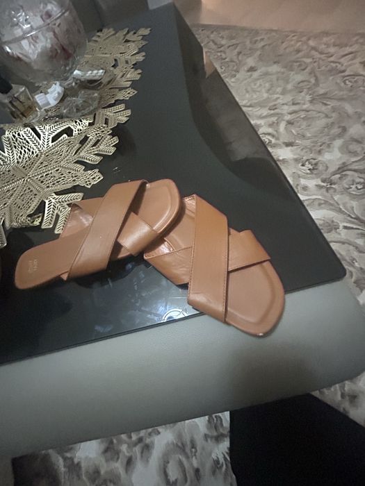 Papuci de iesit afara