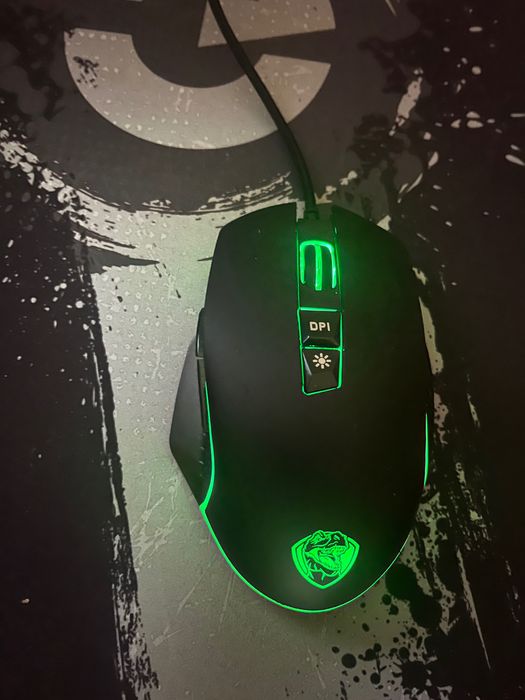 Геймърска RGB мишка с регулируемо DPI – отлично състояние