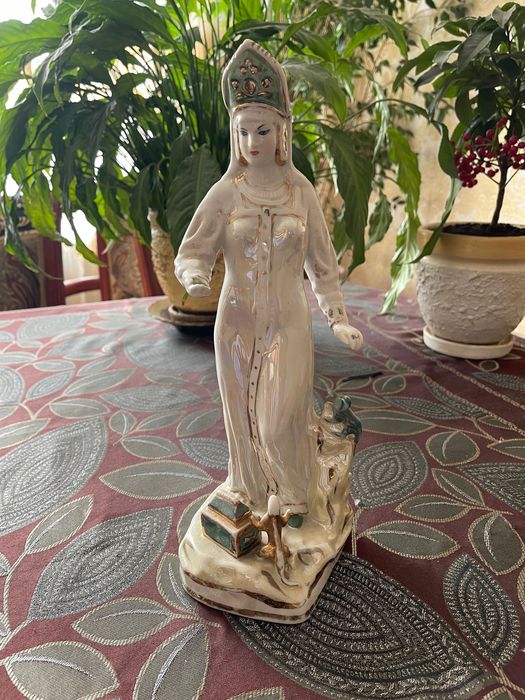 Фарфоровые статуэтки