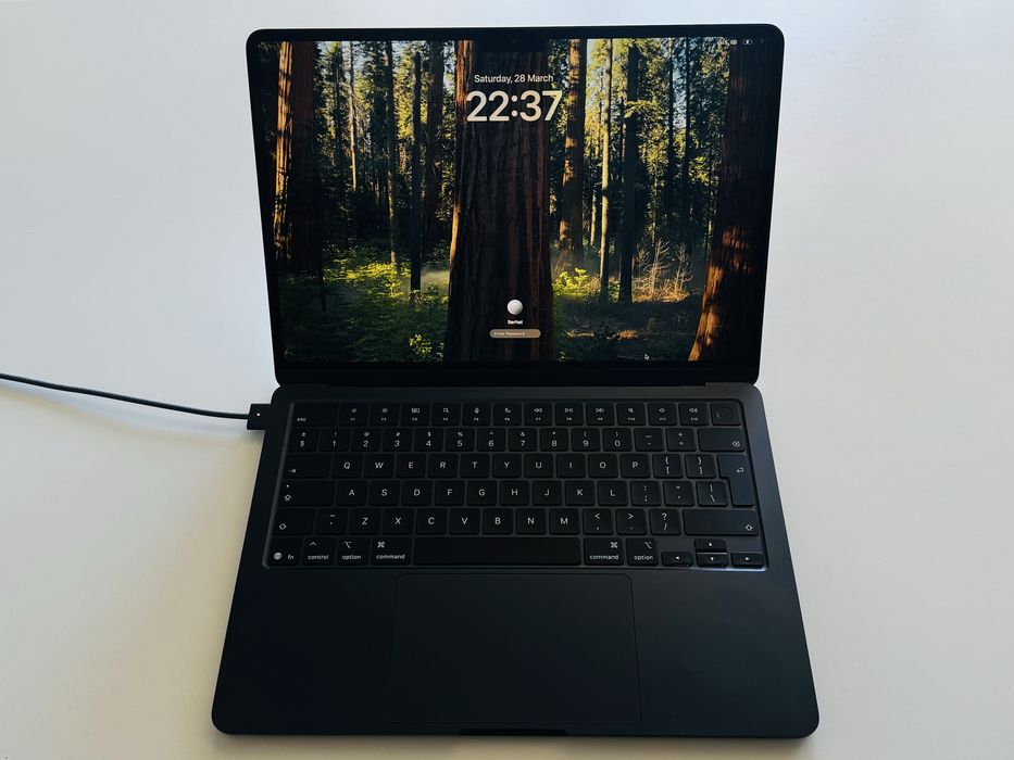 Мacbook Air m4 256GB Като нов! 100% Батерия Гаранция 6 месеца