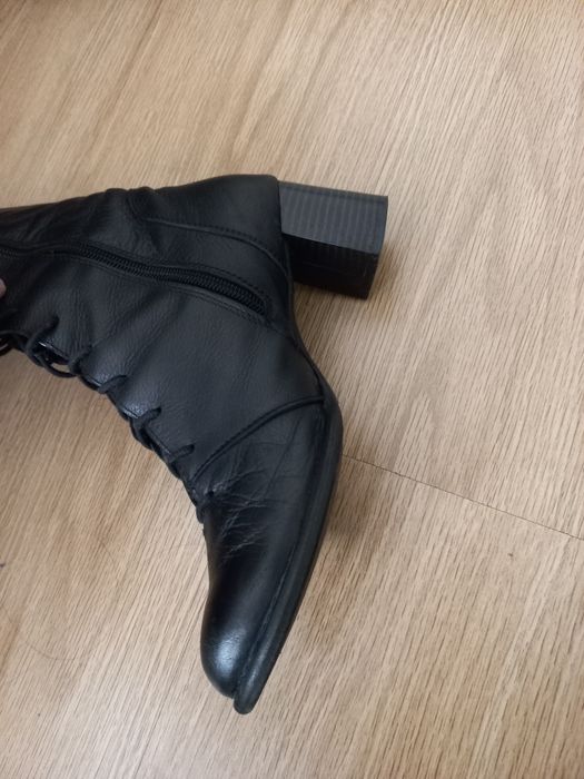 Ботуши, етествена кожа, 36 номер