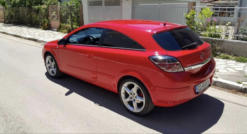 Продавам Opel Astra GTC 1,7