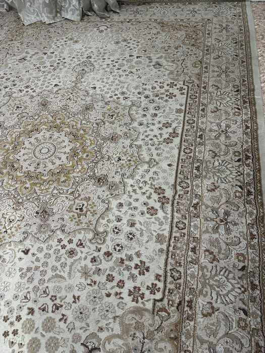 Кілем сатылады 3,5м х 2,4м шелковый