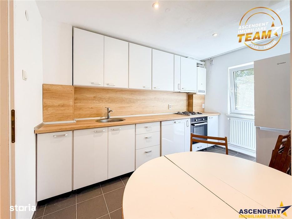 Confort,liniste,pozitie apreciabila: Apartament renovat,decomandat,3 c