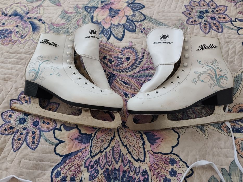 Коньки женские белого цвета