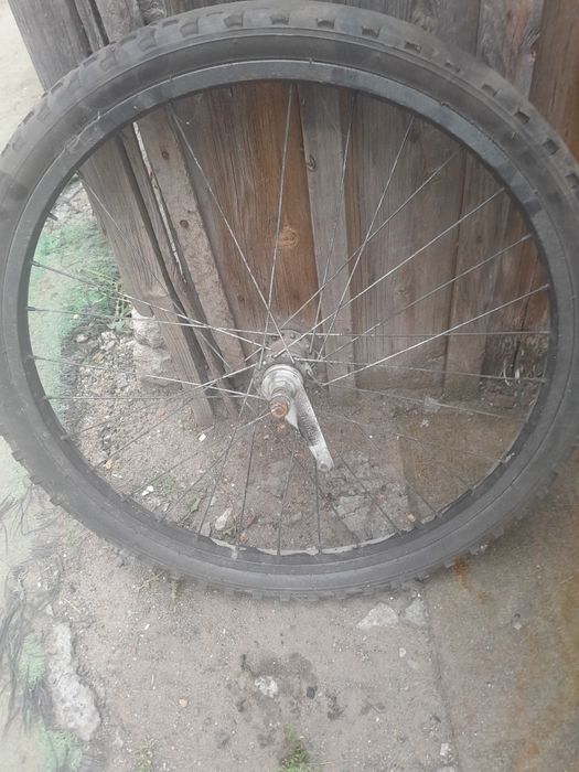 Велосипед и колесо.
