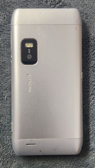 Telefon Nokia e7 defect