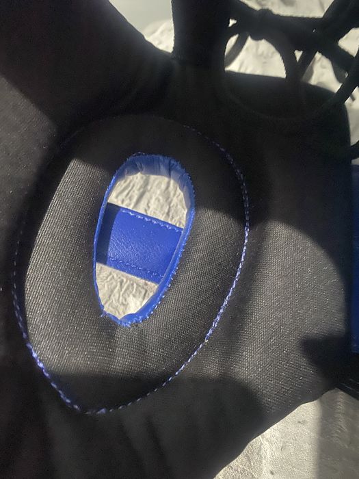 Боксерские перчатки и шлем