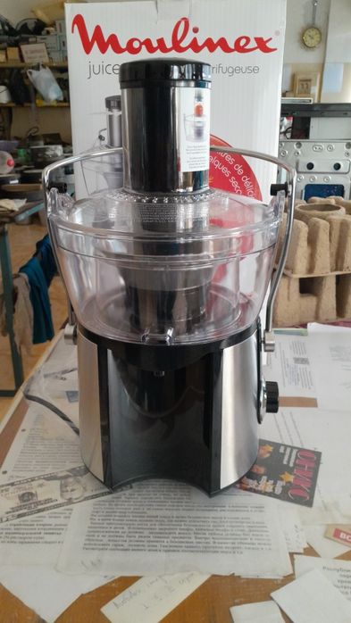 Соковижималка новая не пользовался  фирма хорошая продаю деньги нужны