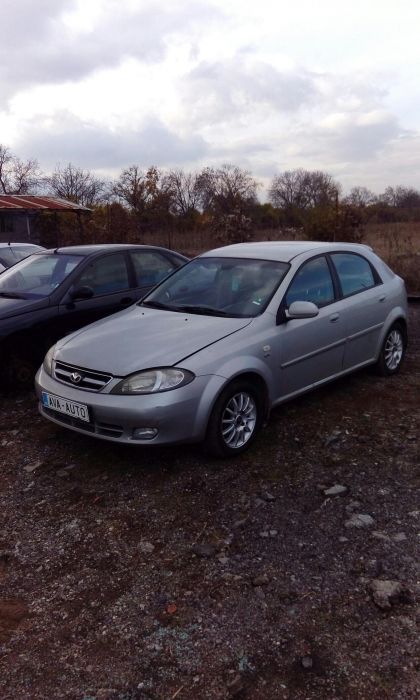 Део Лачети на части