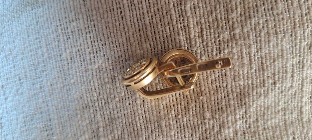 Золотые серьги с бриллиантами