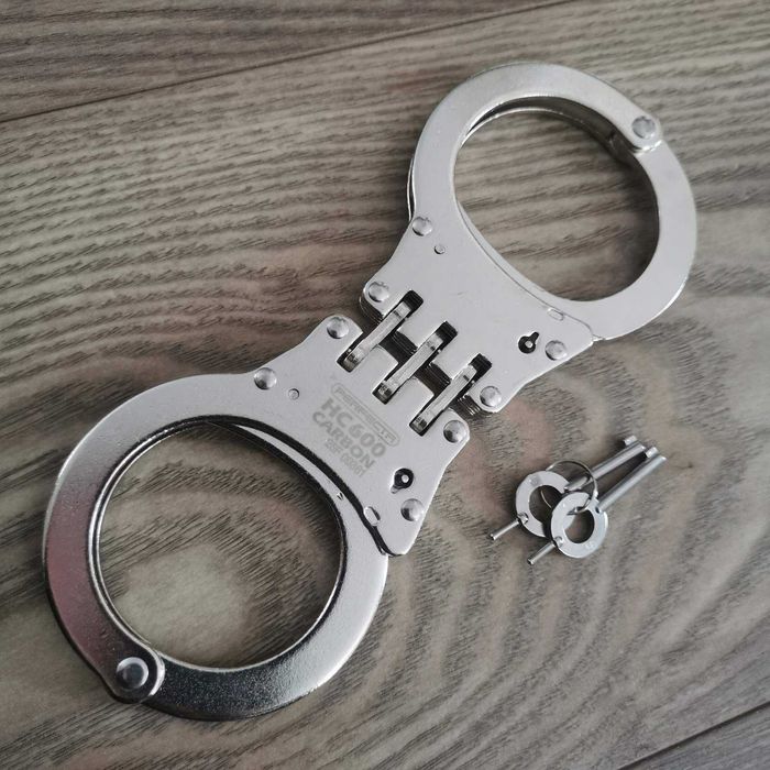 Стоманени Белезници с КАЛЪФ Твърда Връка UMAREX Германия HC 600