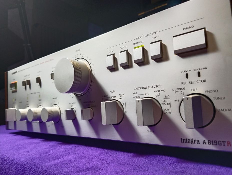 ONKYO Integra A-819GTR
