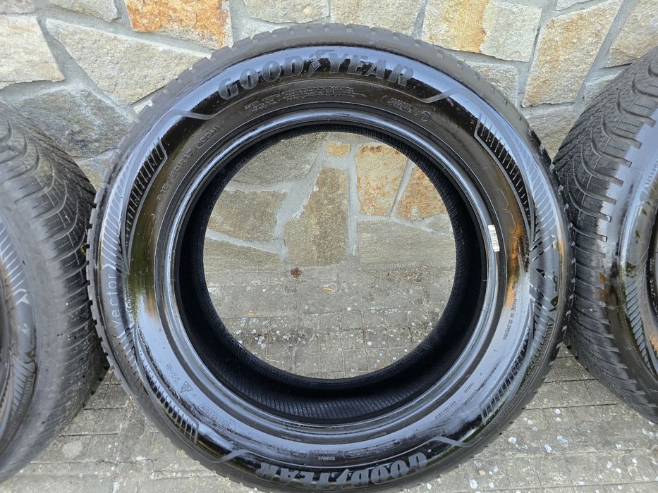 Good Year - Vector 4 seasons 215/65/16