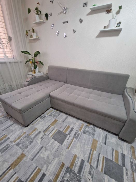 Продается диван для гостинной