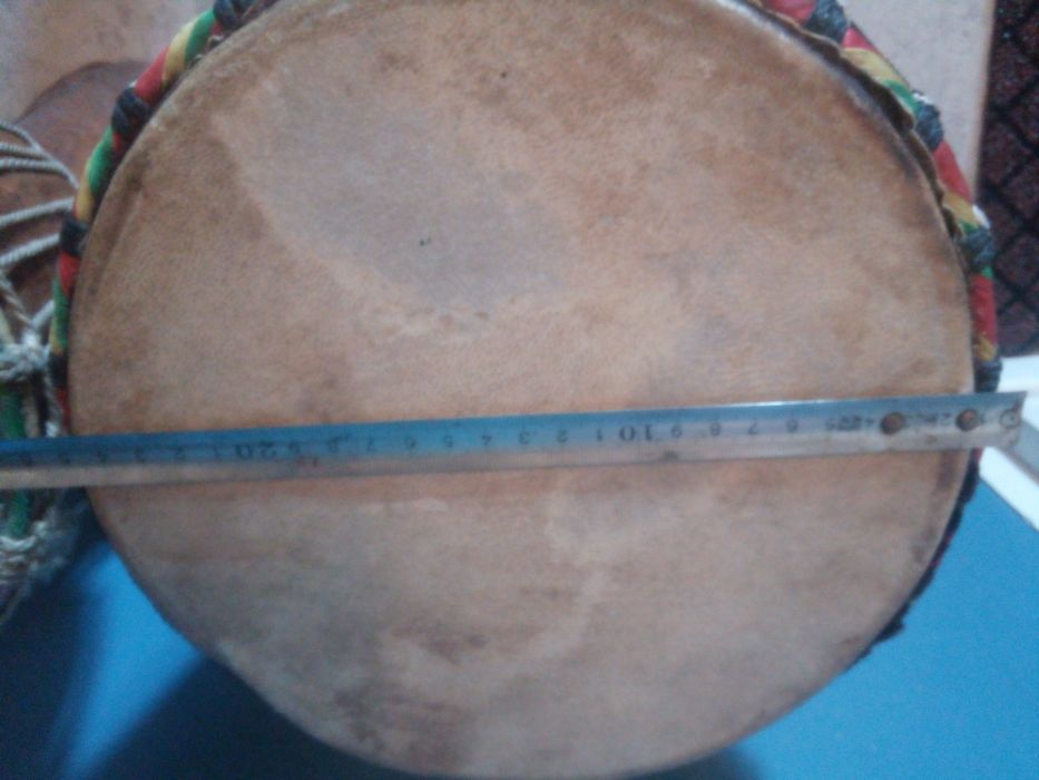 Doua vechi tarabane, lemn esență tare