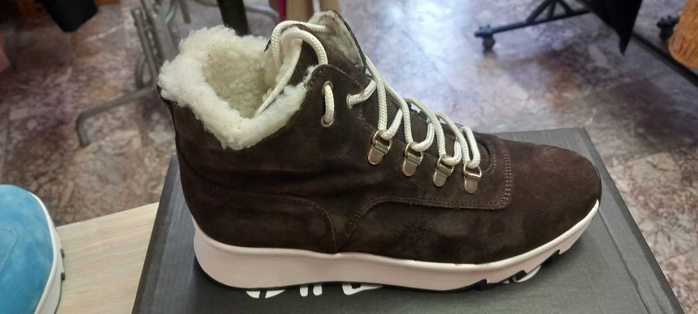 Боти от естествена кожа