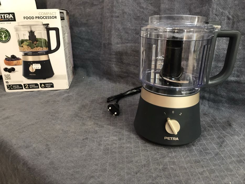 Компактен кухненски робот Petra
