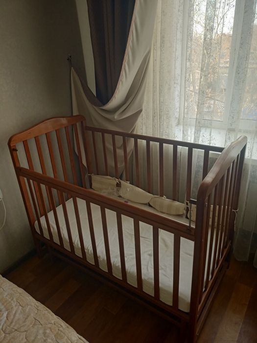 Продам детскую кроватку