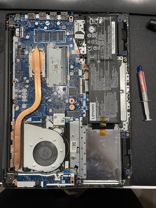 Laptop functional pt  piese Lenovo V14 IIL Intel i3 generatia a 10 a