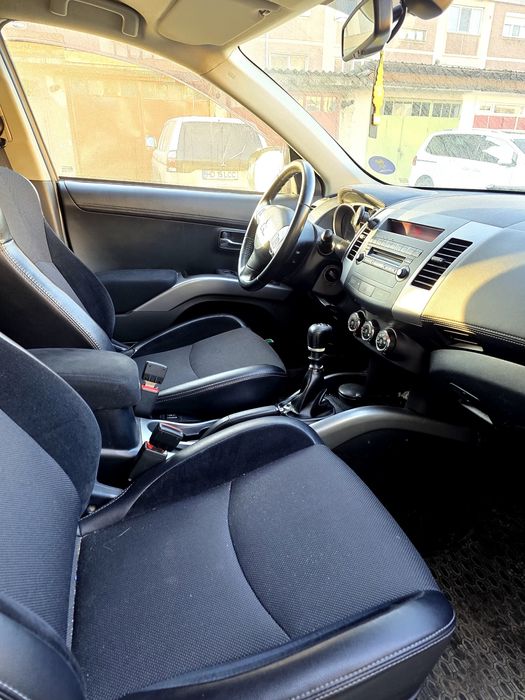 Vând Mitsubishi Outlander 2012 4x4 la buton