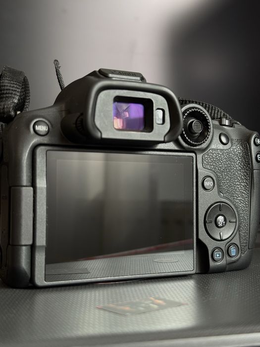 Camera Canon EOS R7