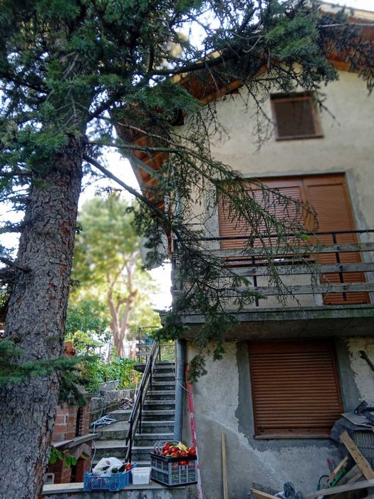 Продава се двуетажна вила в село Рударци, област Перник