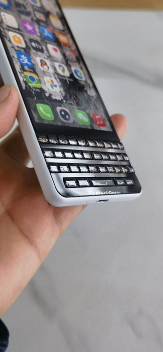 Iphone SE3+Blackberry P9983