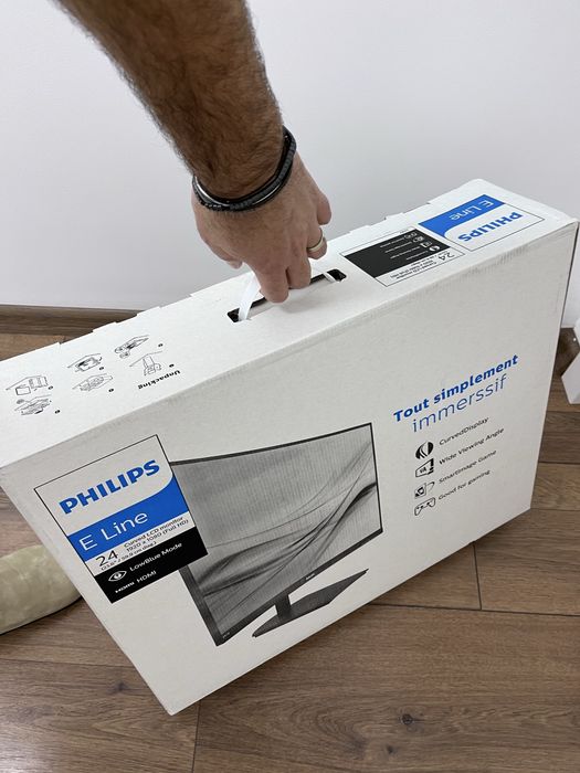 Monitor curbat LED VA Philips 23.6”