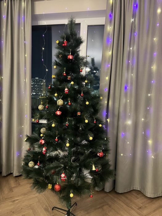 Продается новая искусственная елка с игрушками