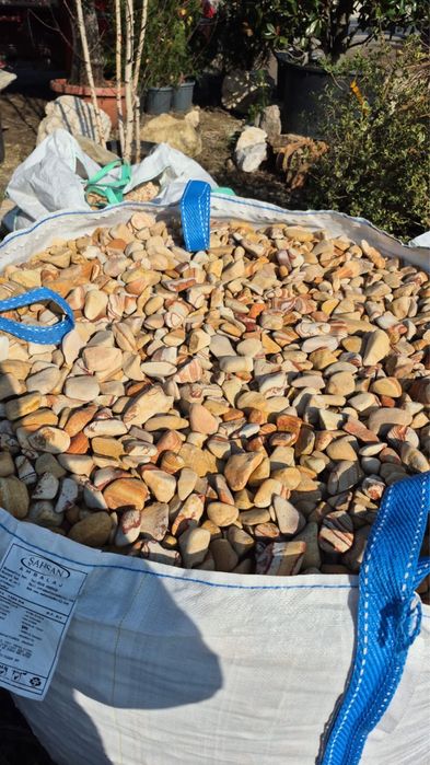 Piatra naturla , tăiată, cubica , pietricele