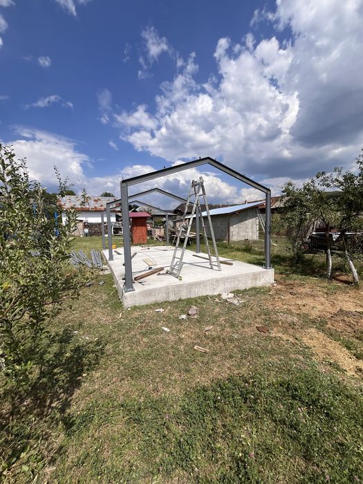 Vând structură metalică